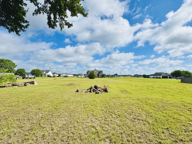 271 County Road 4443, Trenton, TX 75490