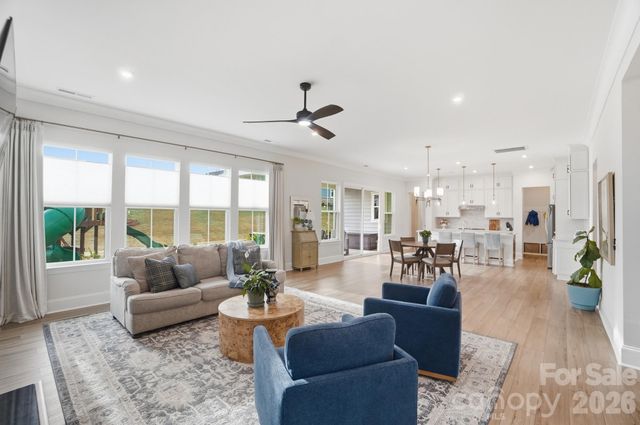 805 Lakeforest Drive, Belmont, NC 28012