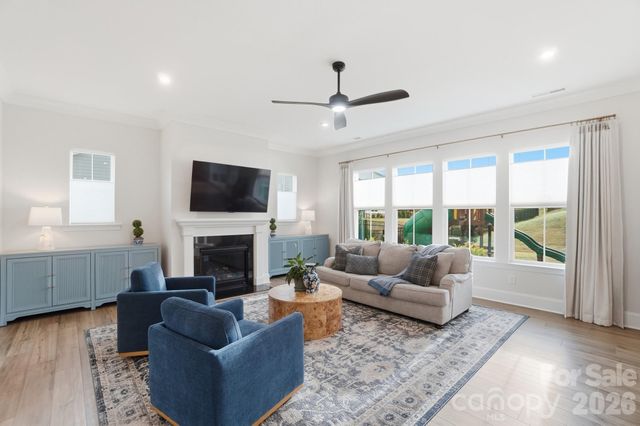 805 Lakeforest Drive, Belmont, NC 28012