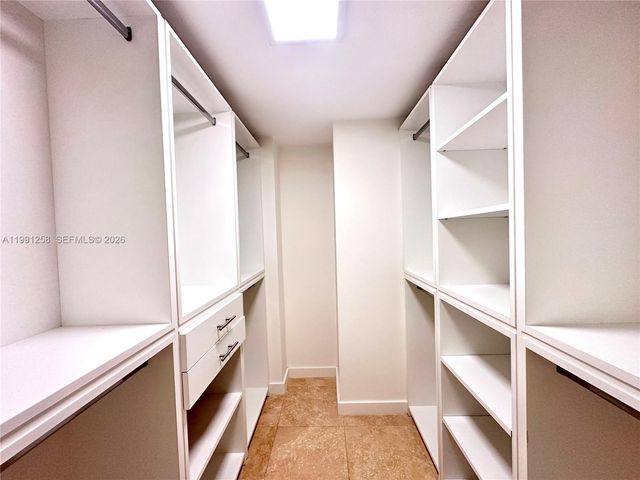 3301 N Country Club Dr 410, Aventura, FL 33180