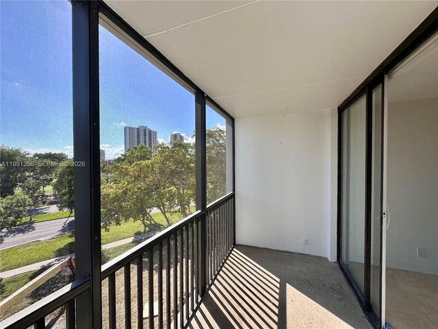 3301 N Country Club Dr 410, Aventura, FL 33180