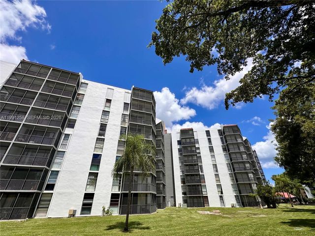 3301 N Country Club Dr 410, Aventura, FL 33180