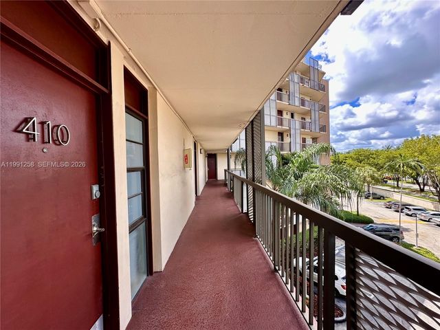 3301 N Country Club Dr 410, Aventura, FL 33180