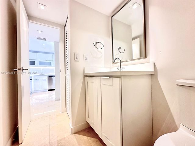 3301 N Country Club Dr 410, Aventura, FL 33180