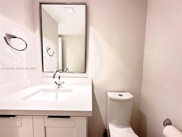 3301 N Country Club Dr 410, Aventura, FL 33180