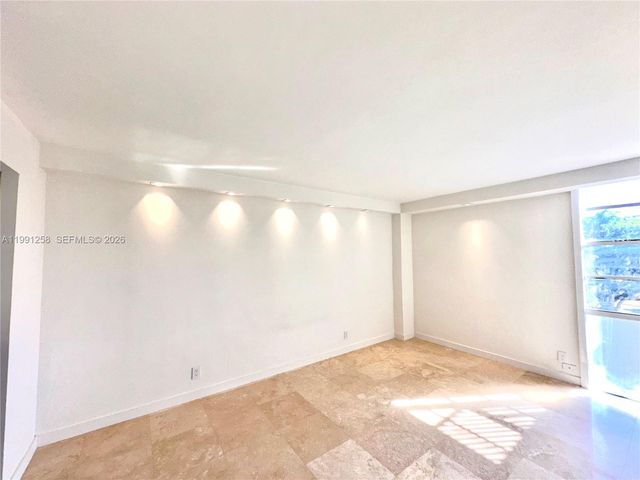 3301 N Country Club Dr 410, Aventura, FL 33180