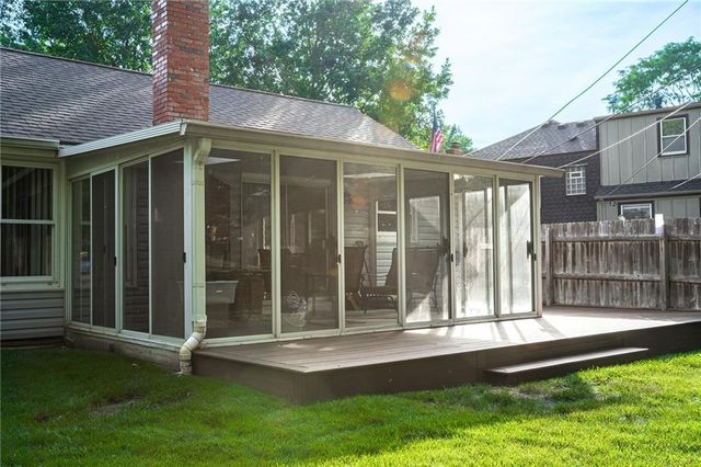 9305 Sturgeon Drive, Overland Park, KS 66212