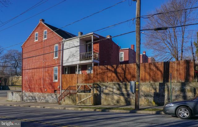 855 LANCASTER AVE, Columbia, PA 17512