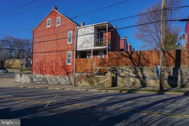 855 LANCASTER AVE, Columbia, PA 17512