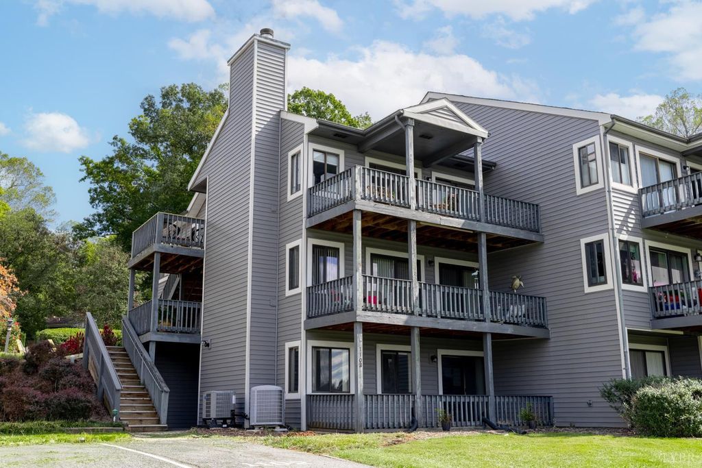 1102 Twin Springs Court, Forest, VA 24551