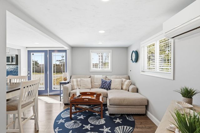 25 N Shore Blvd Extension, East Sandwich, MA 02537