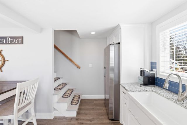 25 N Shore Blvd Extension, East Sandwich, MA 02537