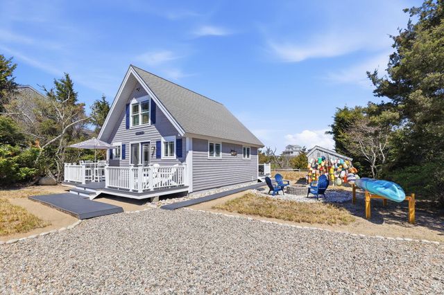25 N Shore Blvd Extension, East Sandwich, MA 02537
