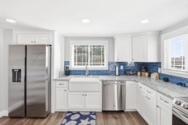 25 N Shore Blvd Extension, East Sandwich, MA 02537
