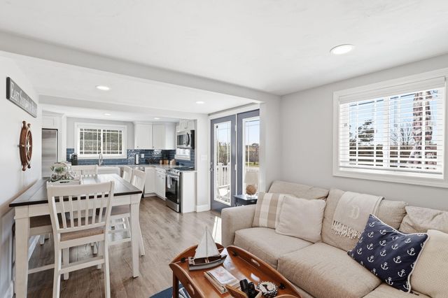 25 N Shore Blvd Extension, East Sandwich, MA 02537