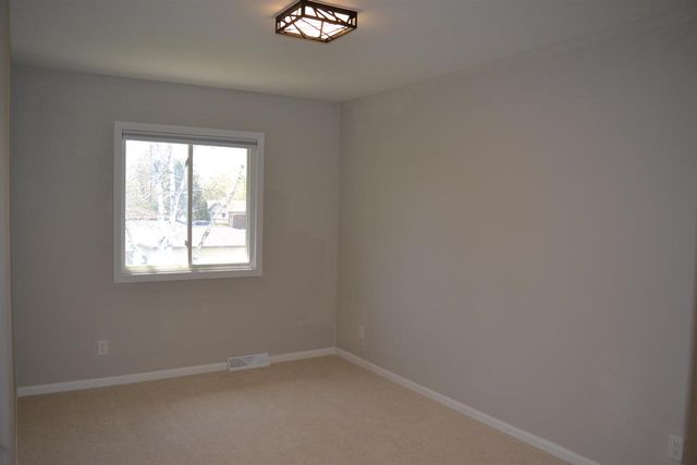 862 CASTLE ROAD, Fond Du Lac, WI 54935