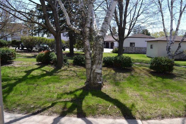 862 CASTLE ROAD, Fond Du Lac, WI 54935