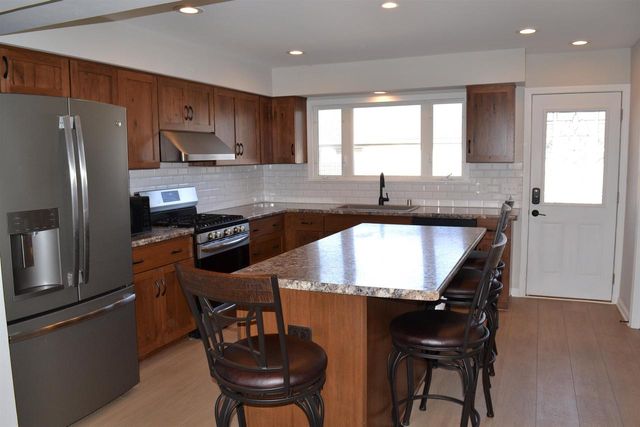 862 CASTLE ROAD, Fond Du Lac, WI 54935