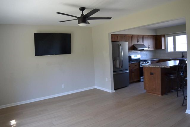 862 CASTLE ROAD, Fond Du Lac, WI 54935