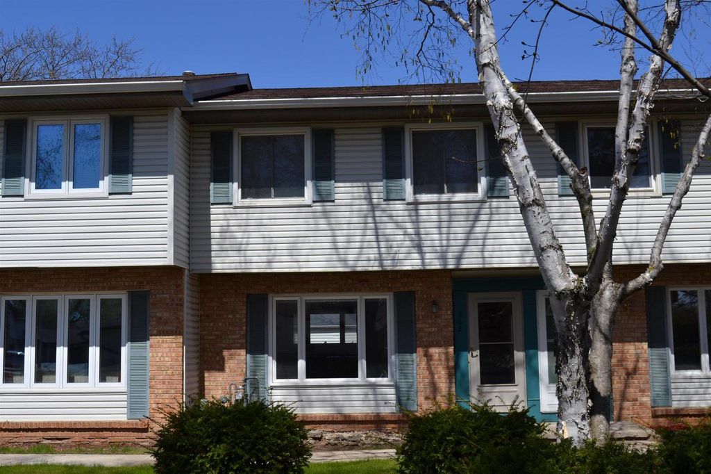 862 CASTLE ROAD, Fond Du Lac, WI 54935