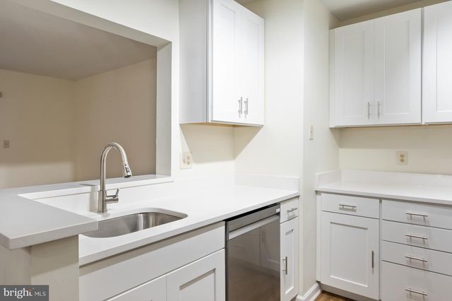20320 BEECHWOOD TER #202, Ashburn, VA 20147