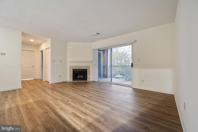 20320 BEECHWOOD TER #202, Ashburn, VA 20147