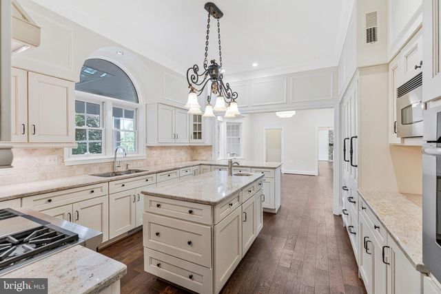 10034 SCENIC VIEW TER, Vienna, VA 22182