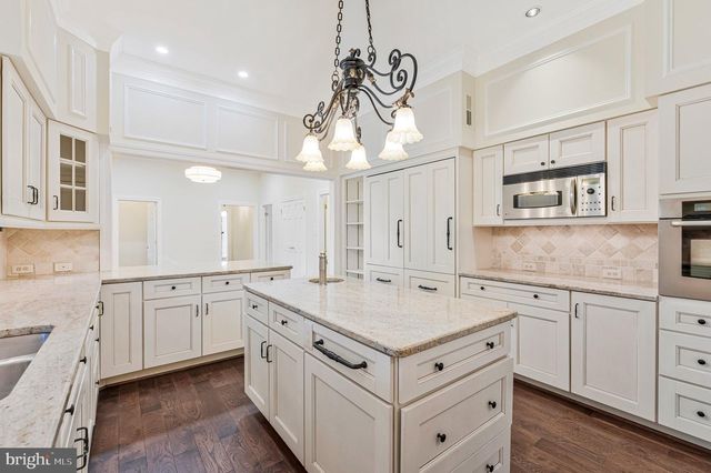 10034 SCENIC VIEW TER, Vienna, VA 22182