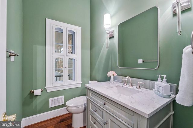 10034 SCENIC VIEW TER, Vienna, VA 22182