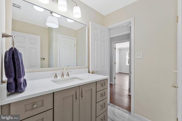 10034 SCENIC VIEW TER, Vienna, VA 22182