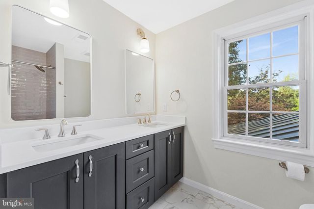 10034 SCENIC VIEW TER, Vienna, VA 22182