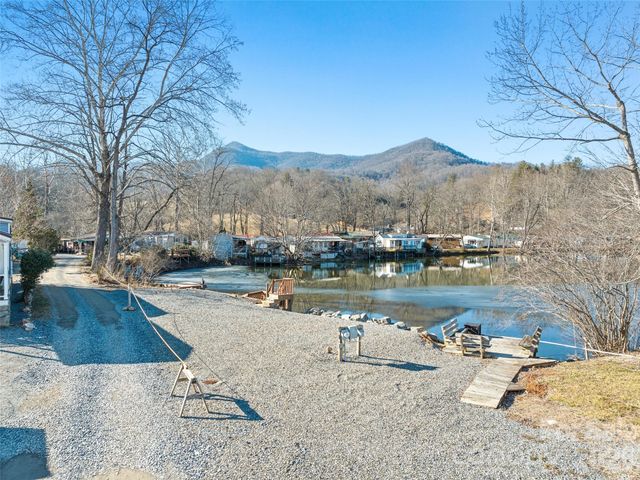 234 Tri Lakes Drive, Waynesville, NC 28785