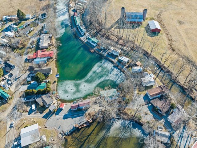 234 Tri Lakes Drive, Waynesville, NC 28785