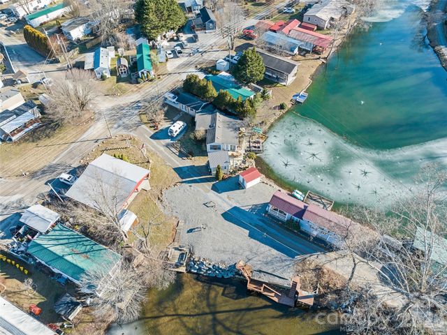 234 Tri Lakes Drive, Waynesville, NC 28785