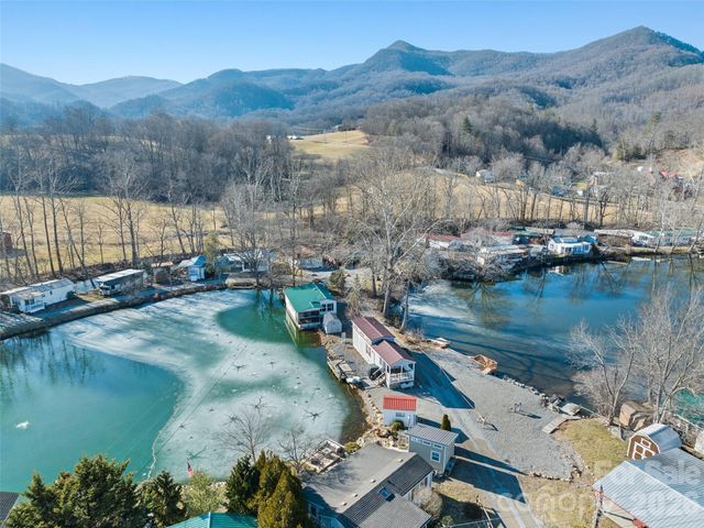 234 Tri Lakes Drive, Waynesville, NC 28785