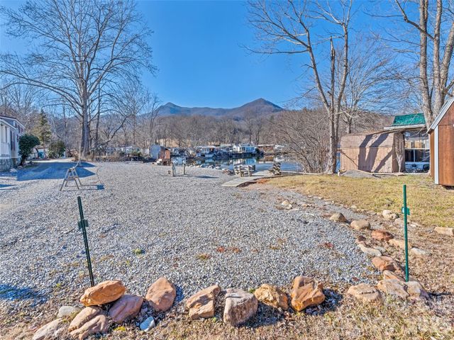234 Tri Lakes Drive, Waynesville, NC 28785