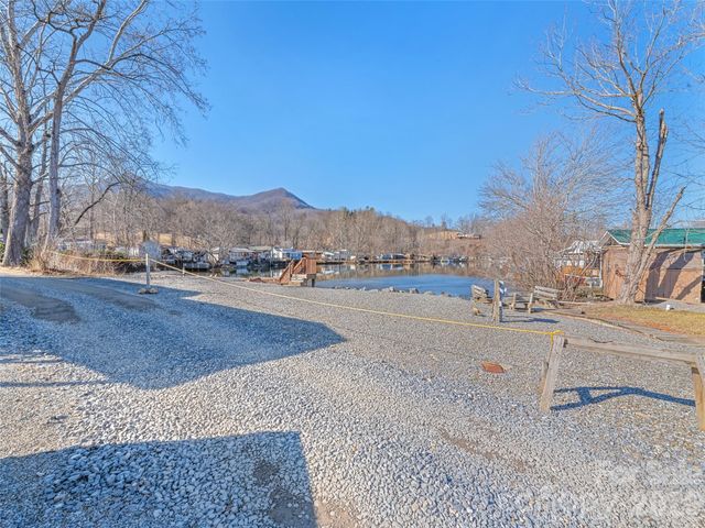 234 Tri Lakes Drive, Waynesville, NC 28785