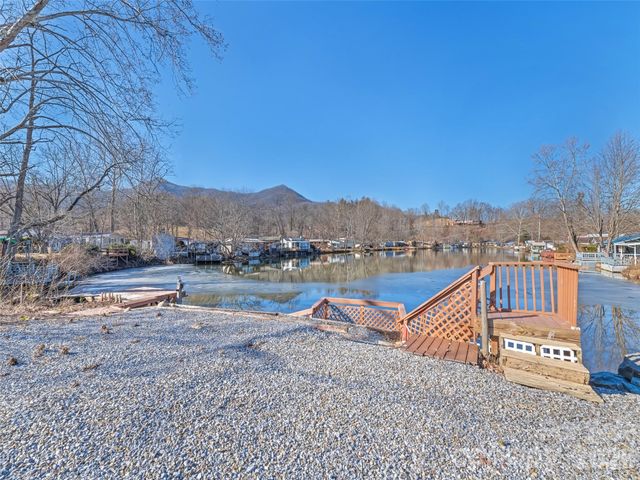 234 Tri Lakes Drive, Waynesville, NC 28785