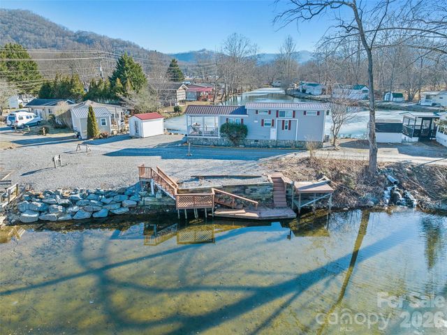 234 Tri Lakes Drive, Waynesville, NC 28785