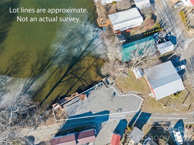 234 Tri Lakes Drive, Waynesville, NC 28785