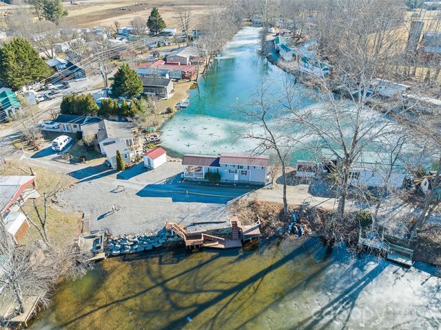 234 Tri Lakes Drive, Waynesville, NC 28785