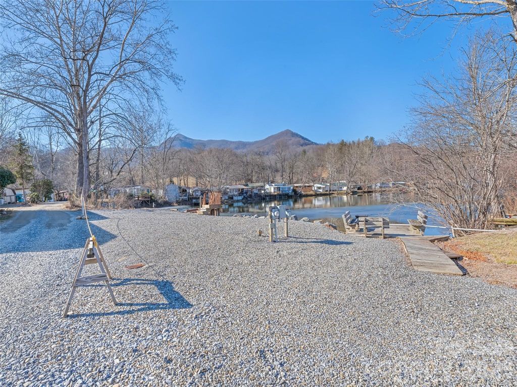 234 Tri Lakes Drive, Waynesville, NC 28785