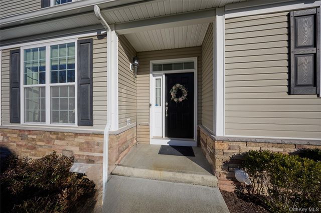 40 Evan Court, Fishkill, NY 12524