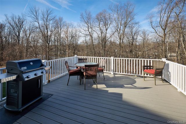 40 Evan Court, Fishkill, NY 12524