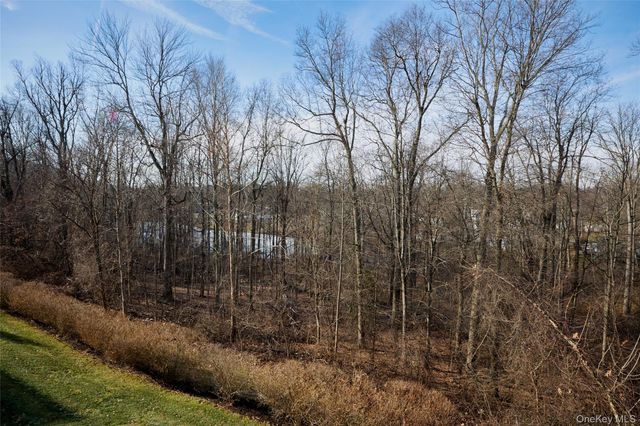 40 Evan Court, Fishkill, NY 12524