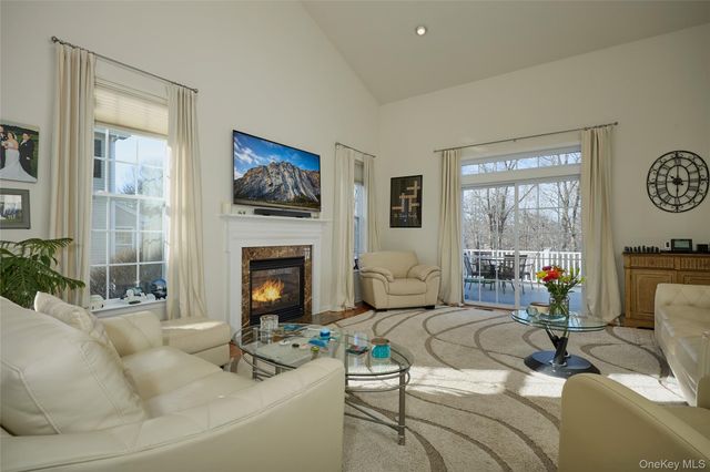 40 Evan Court, Fishkill, NY 12524