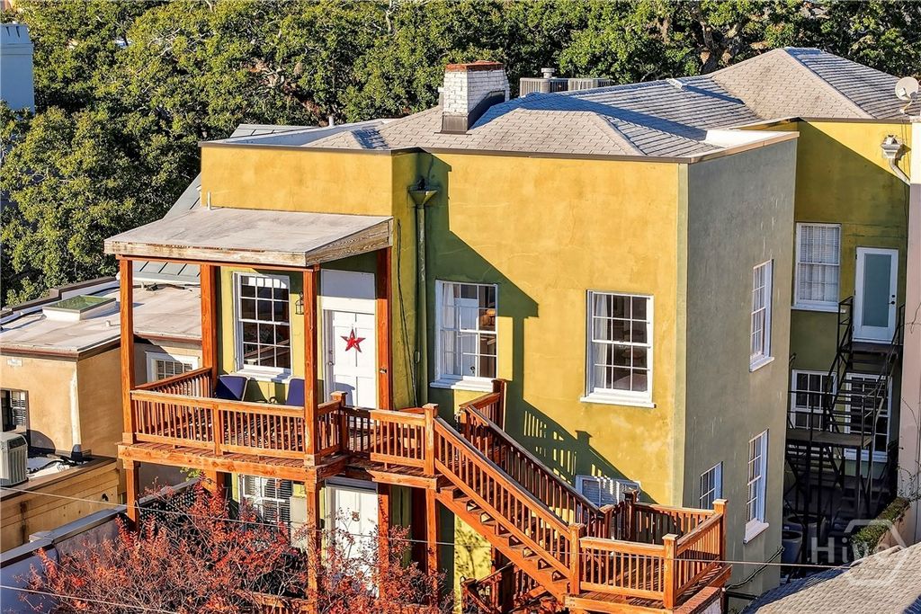 Image 12 of property listing at 15 E Jones Street 3B, Savannah, GA 31401