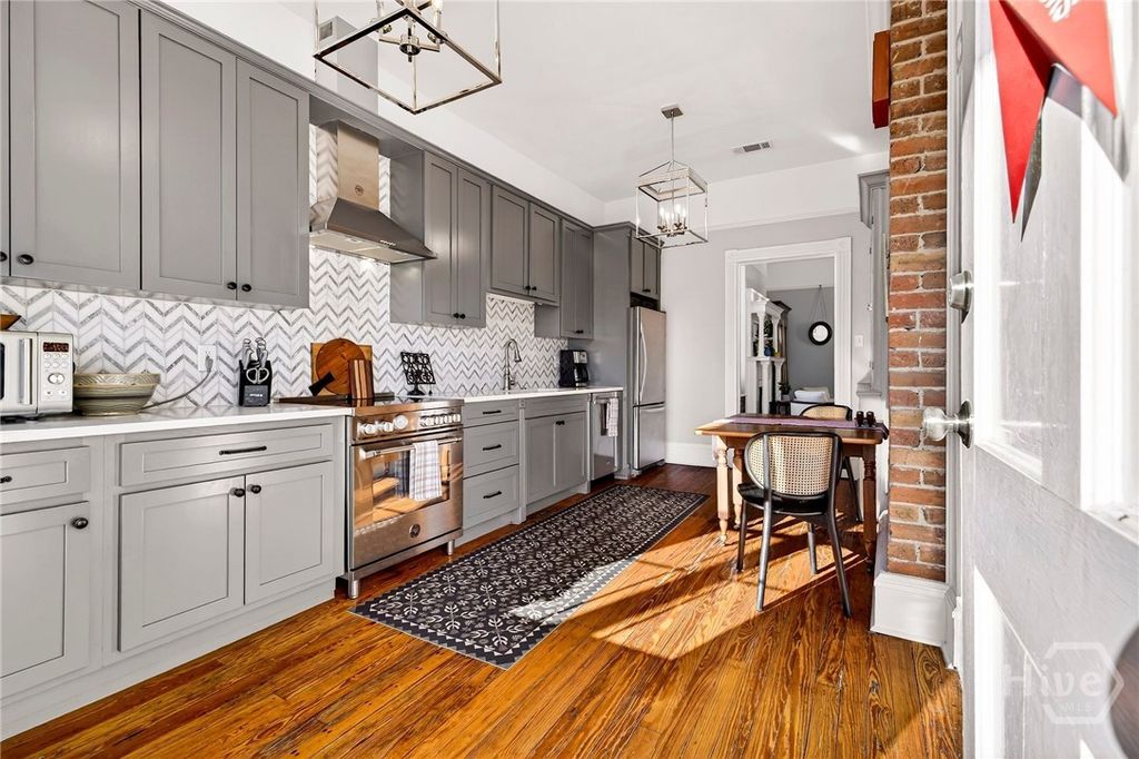 Image 14 of property listing at 15 E Jones Street 3B, Savannah, GA 31401