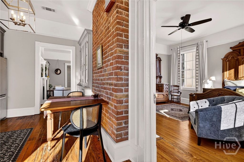 Image 16 of property listing at 15 E Jones Street 3B, Savannah, GA 31401