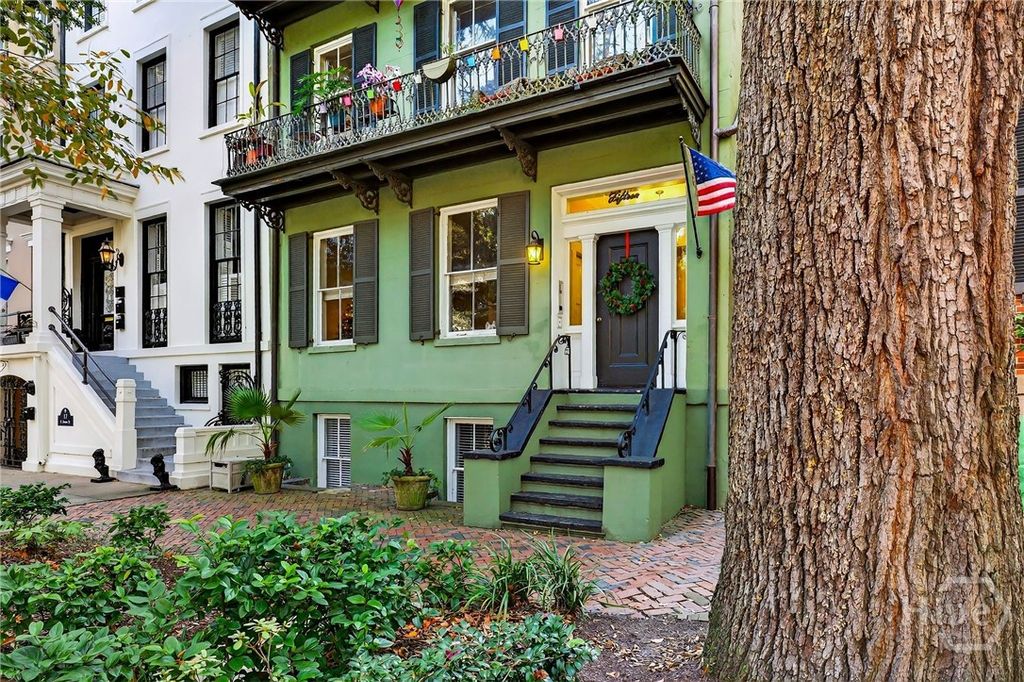 Image 2 of property listing at 15 E Jones Street 3B, Savannah, GA 31401